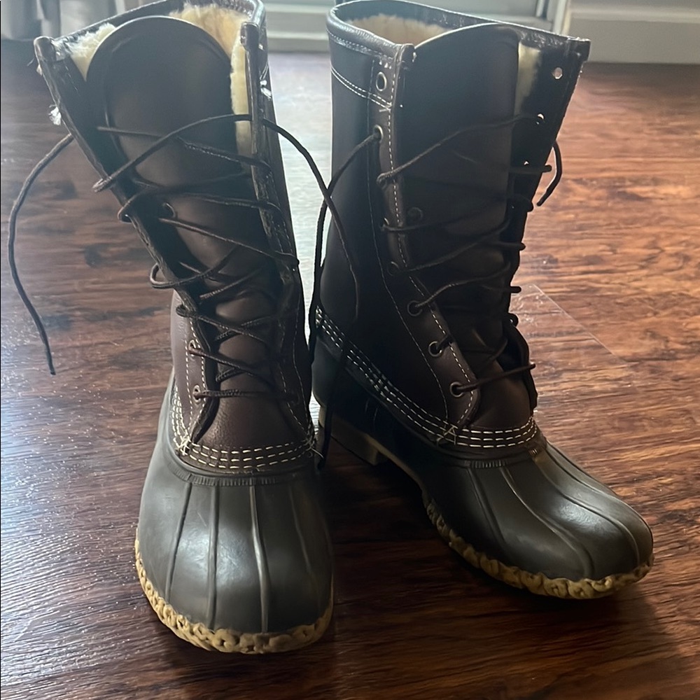 Women's Brown LL Bean Shearling lined all weather brown boots size 7
